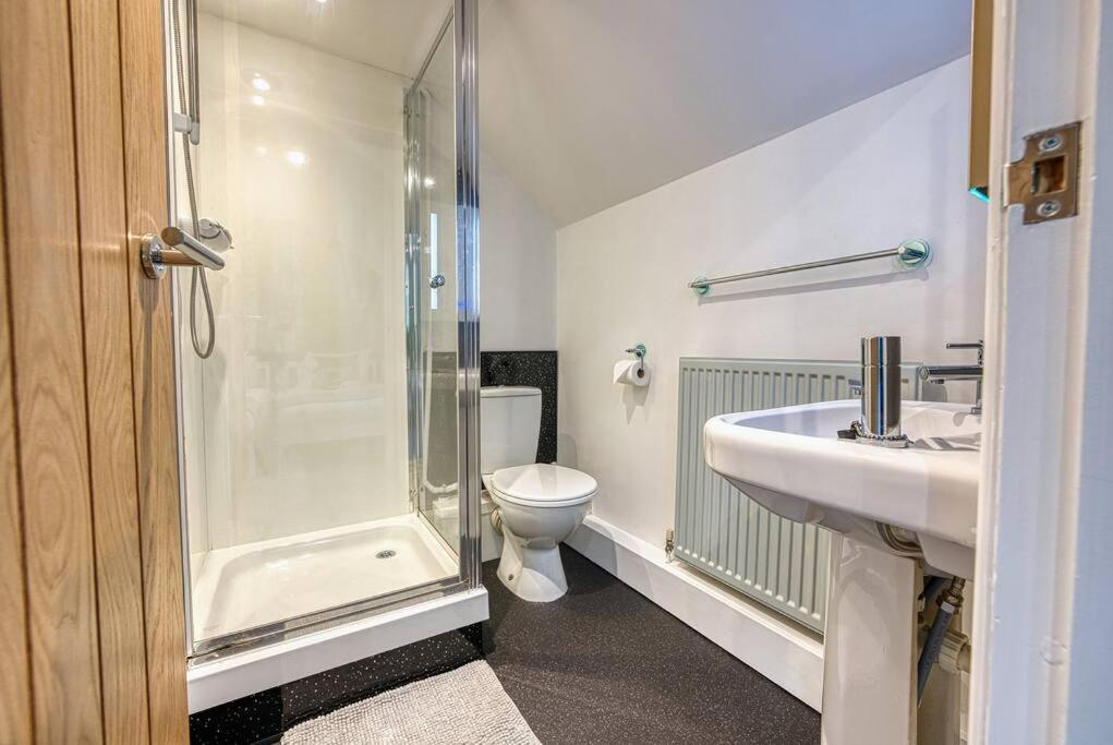 Delightful Two-Bedroom Cottage In The Heart Of Bakewell Bagian luar foto