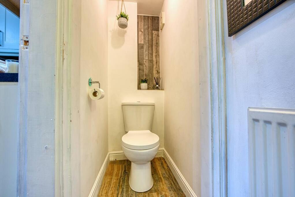 Delightful Two-Bedroom Cottage In The Heart Of Bakewell Bagian luar foto