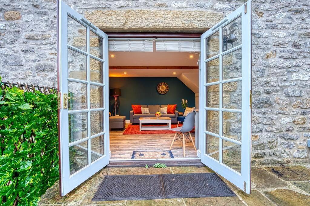 Delightful Two-Bedroom Cottage In The Heart Of Bakewell Bagian luar foto