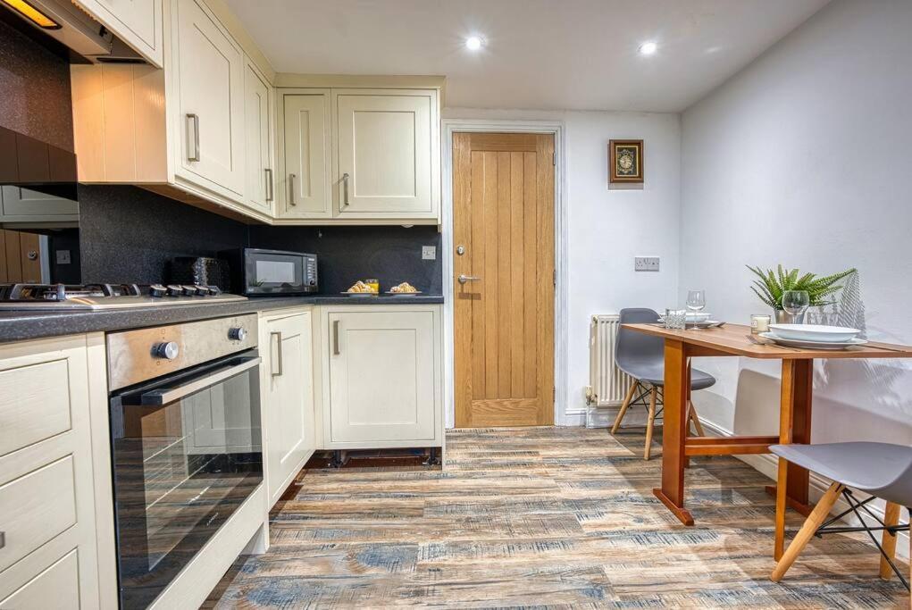 Delightful Two-Bedroom Cottage In The Heart Of Bakewell Bagian luar foto